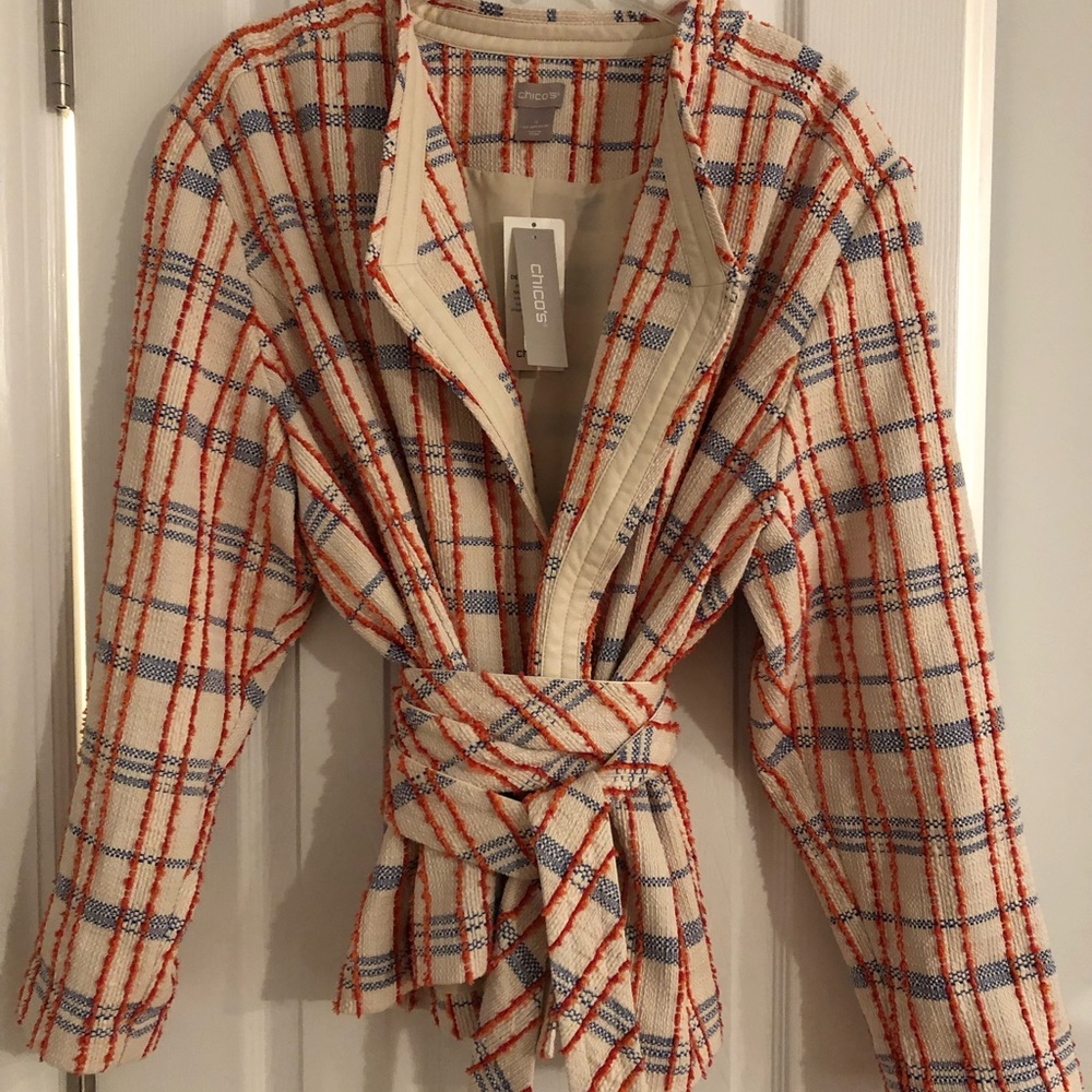 Beautiful Chico’s ,size 4(Chico’s sizing) spring belted jacket.